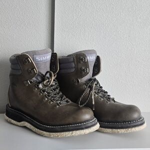 Simms Freestone Boots Men’s Size 9 Felt Sole Studded